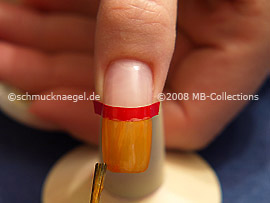 Nagellack in der Farbe hellorange