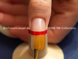 Nagellack in der Farbe hellorange