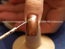 Nailart Liner in der Farbe gold