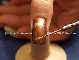 Nailart Liner in der Farbe gold