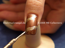 Nailart Liner in der Farbe gold