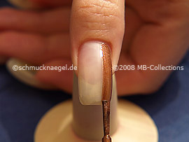 Nagellack in der Farbe braun