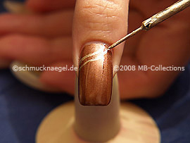 Nailart Liner in der Farbe gold