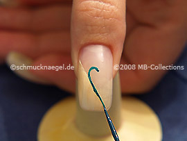 Nailart Liner in der Farbe dunkelgrün