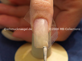 Nagellack in der Farbe hellbeige