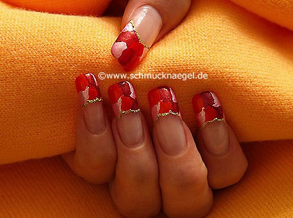 Mosaik Motiv mit verschiedenen Nagellackfarben