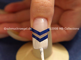 Nailart pen oder Nagellack in der Farbe weiß