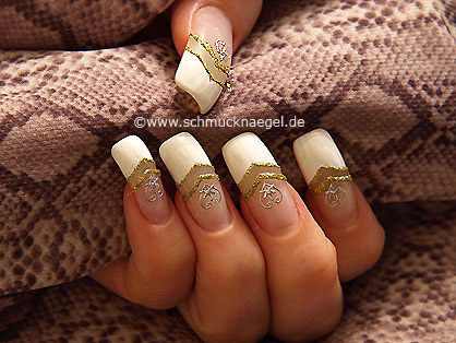 Nailart mit French Maniküre Schablonen