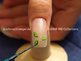 Nailart Liner in der Farbe dunkelgrün