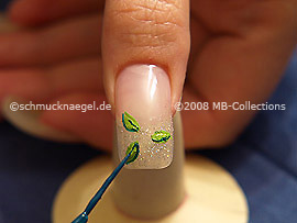 Nailart Liner in der Farbe dunkelgrün