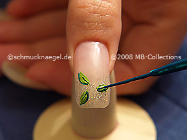 Nailart Liner in der Farbe dunkelgrünr