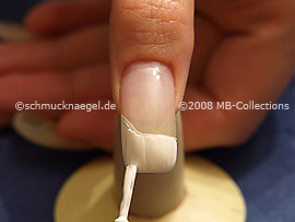 Nagellack in der Farbe weiß