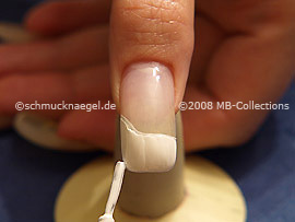 Nagellack in der Farbe weiß