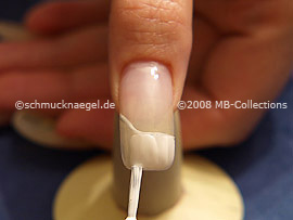 Nagellack in der Farbe weiß