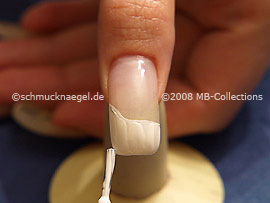 Nagellack in der Farbe weiß