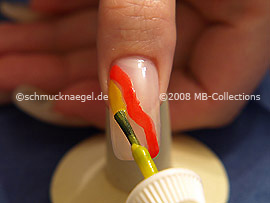 Neon-Nagellack in der Farbe gelb