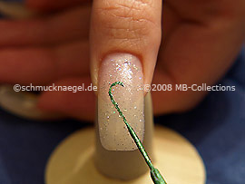 Nailart Liner in der Farbe grün-glitter