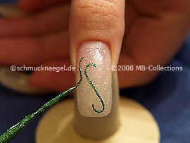 Nailart Liner in der Farbe grün-glitter