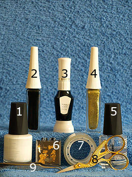 Produkte für das Motiv mit Blattgold zur Dekoration der Fingernägel - Nagellack, Nailart Liner, Nailart Pen, Blattgold, Klarlack