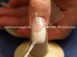 Nagellack in der Farbe weiß