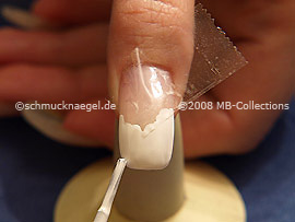 Nagellack in der Farbe weiß