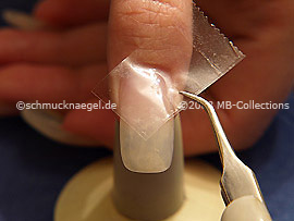 Durchsichtige Klebeband und Pinzette