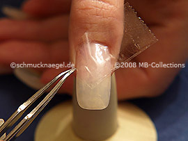 Durchsichtige Klebeband und Pinzette