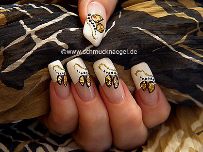 Blattgold zur Dekoration der Fingernägel