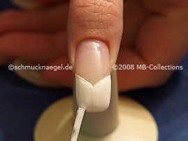 Nagellack in der Farbe weiß