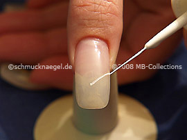 Nailart Liner in der Farbe weiß