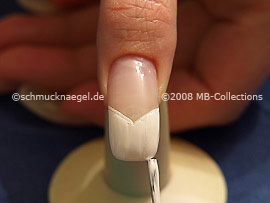 Nagellack in der Farbe weiß