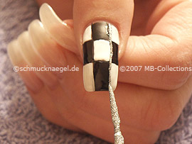 Nailart Liner in der Farbe silber-glitter