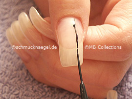 Nailart Liner in der Farbe schwarz