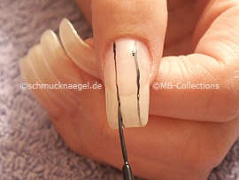 Nailart Liner in der Farbe schwarz