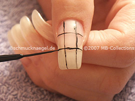 Nailart Liner in der Farbe schwarz