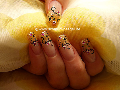 Nailart Motiv mit Nagellack in kupfer-glitter