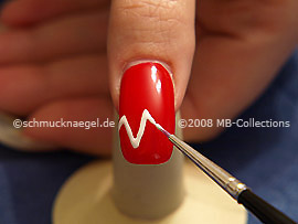 Nailart-Pinsel und Farbgel in weiß