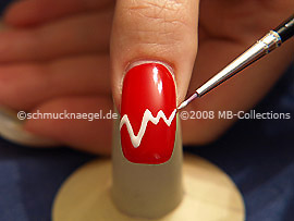 Nailart-Pinsel und Farbgel in weiß