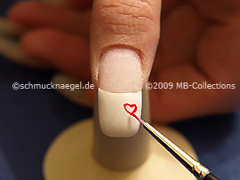 Nailart-Pinsel und Farbgel in rot