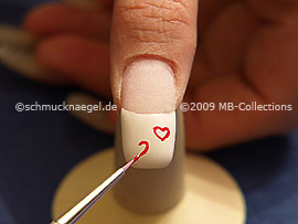 Nailart-Pinsel und Farbgel in rot