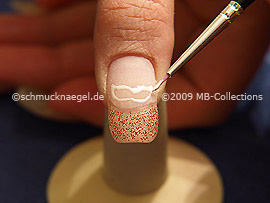 Nailart-Pinsel und Farbgel in weiß