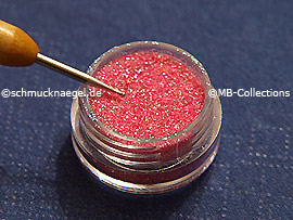 Glitter-Pulver in rot und Spot-Swirl