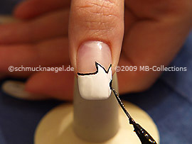 Nailart Liner in der Farbe schwarz