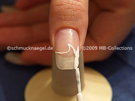 Nagellack in der Farbe weiß