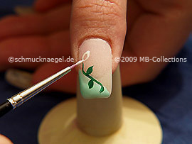 Nailart-Pinsel und Farbgel in weiß