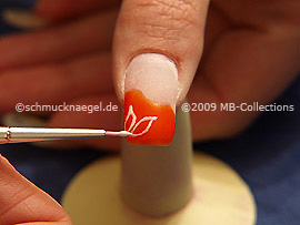 Nailart-Pinsel und Farbgel in weiß