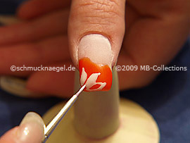 Nailart-Pinsel und Farbgel in weiß