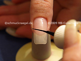 Nailart Liner in der Farbe schwarz