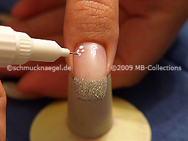 Nailart Pen in der Farbe weiß