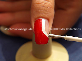 Nagellack in der Farbe weiß